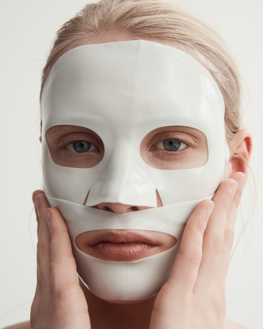 the skin advancing microcurrent mask pack